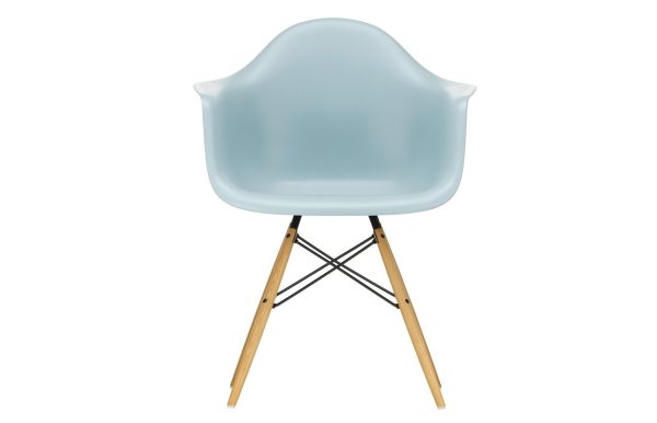 Vitra DAW kuipstoel honingkleur essen onderstel